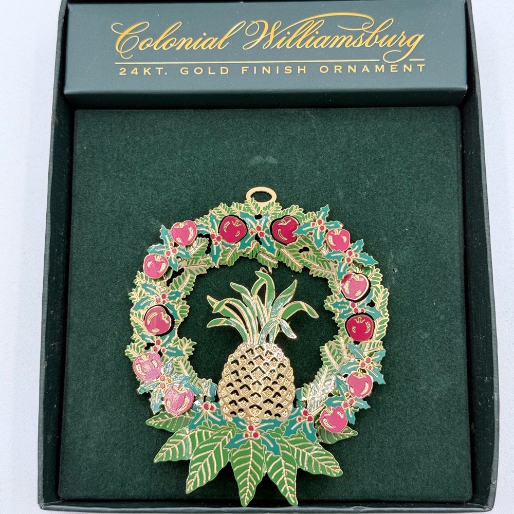 Colonial Williamsburg 24kt Gold Finish ETCHED PINEAPPLE WREATH Ornament NIB!